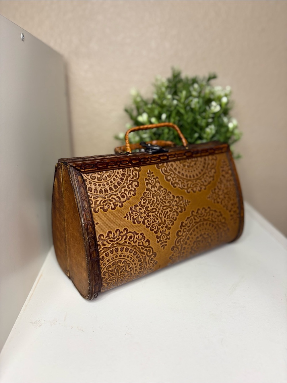 Vintage Boho Wooden Box Purse Tooled Faux Leather Cigar Box Style Bag - Picture 12 of 13